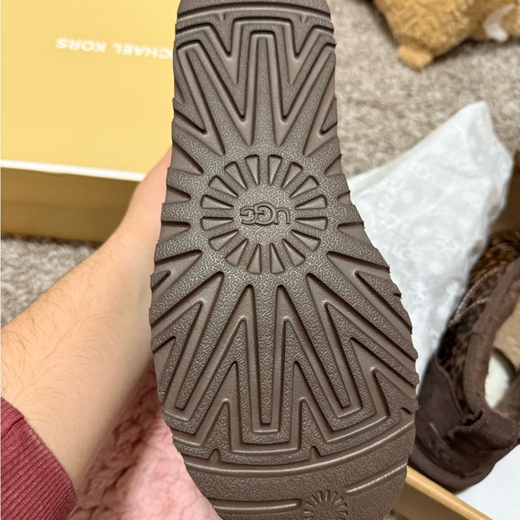 UGG CLASSIC ULTRA MINI CASPIAN LEOPARD - Picture 5 of 8